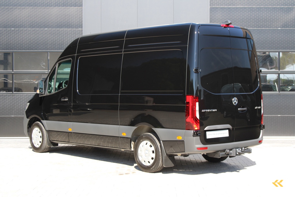 Mercedes-Benz Sprinter 317CDI L2H2 Select - LED - Mbux 10 - 3.5t Trekhaak - Geveerde Stoel - Betimmering - Camera - Carplay - Blind spot - Cruise - Rijklaar