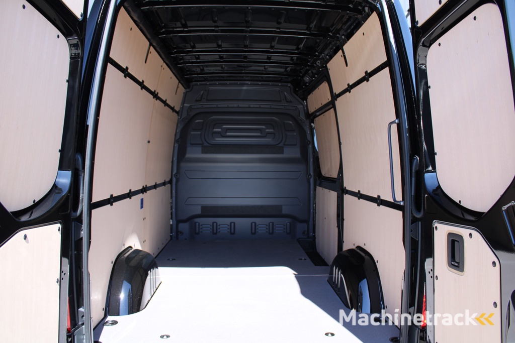 Mercedes-Benz Sprinter 317CDI L2H2 Select - LED - Mbux 10 - 3.5t Trekhaak - Geveerde Stoel - Betimmering - Camera - Carplay - Blind spot - Cruise - Rijklaar