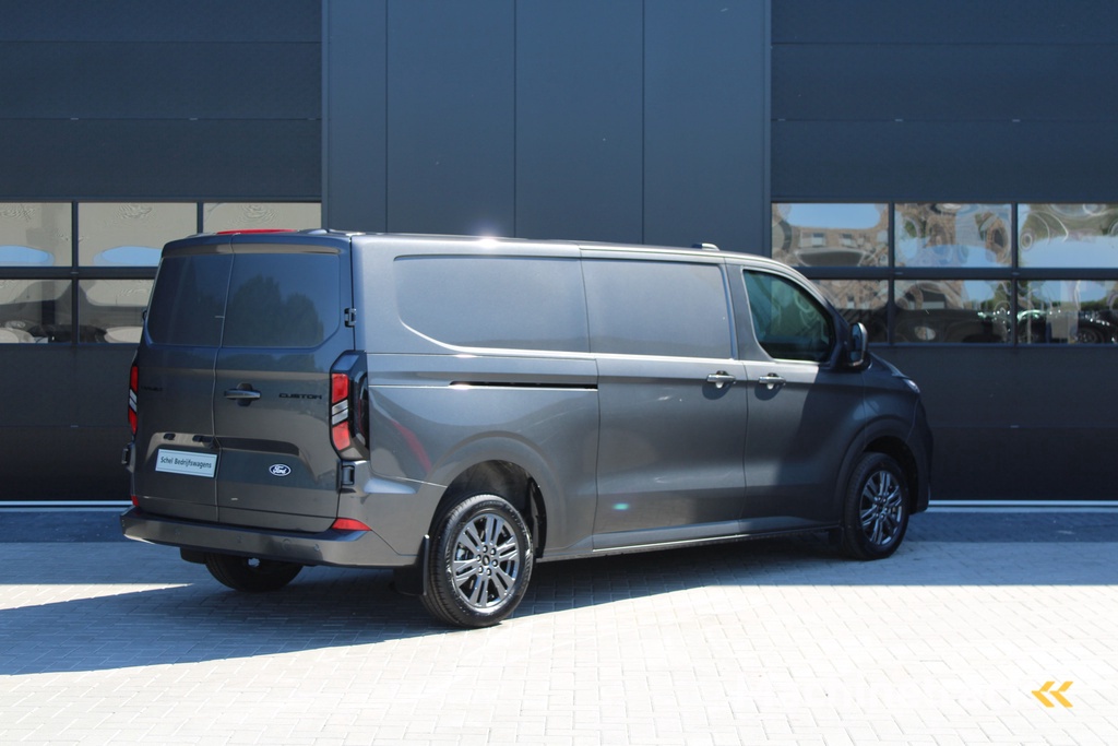 Ford Transit Custom 320 2.0 TDCI L2H1 Limited 150pk - 2x Schuifdeur - Adaptive Cruise - Verwarmd stuur - Blind spot - Navigatie - Camera - Draadloos laden - Rijklaar