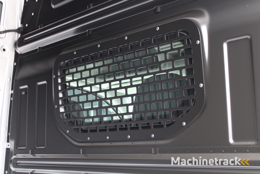 Volkswagen Crafter 35 2.0 TDI L3H3 177pk - LED koplampen - Navigatie - Geveerde stoel - Cruise - Camera - DAB - Parkeersensoren - Rijklaar