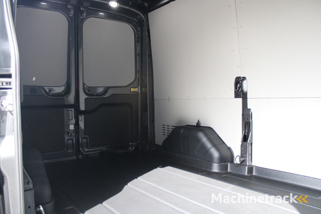 Ford Transit 350 2.0 TDCI L2H2 Trend 130pk - Facelift - Adaptive Cruise - Navigatie - Blind Spot - 360 Camera - Stoel - Stuurverwarming - Rijklaar