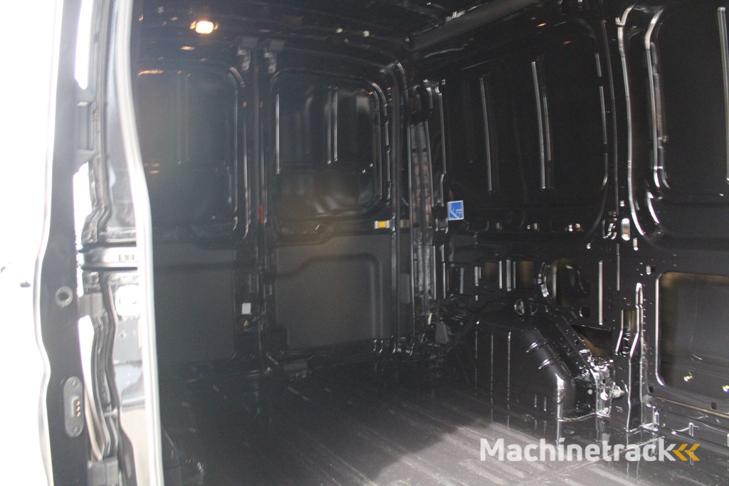 Ford Transit 350 2.0 TDCI L2H2 Limited 165pk - Adaptive Cruise - Xenon - Navi - Blind Spot - 360 camera - Rijklaar