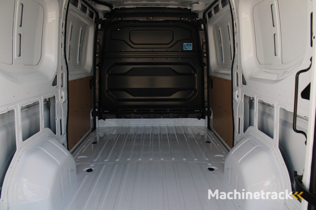 Renault Master T35 2.0 dCi 170pk L2H2 Extra - 2x Schuifdeur - Navigatie - Blind Spot - Camera - Stoelverwarming - Verwarmde voorruit - Rijklaar