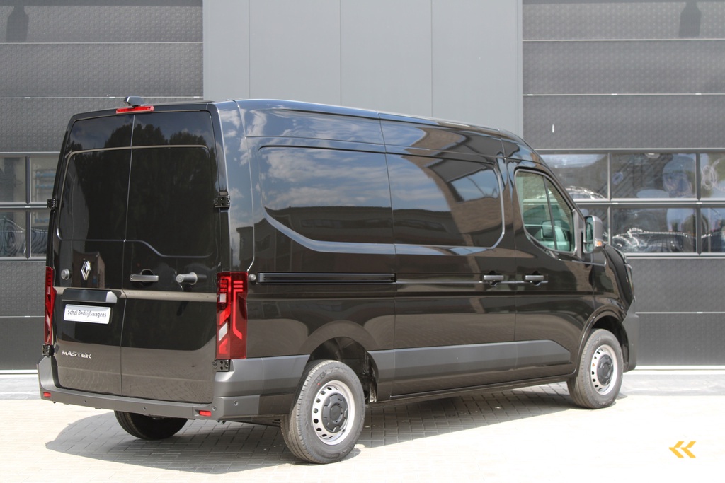Renault Master T35 2.0 dCi 170pk L2H2 Extra - Navigatie - Camera - 270 gr deuren - Parkeersensoren - Draadloos laden - Rijklaar