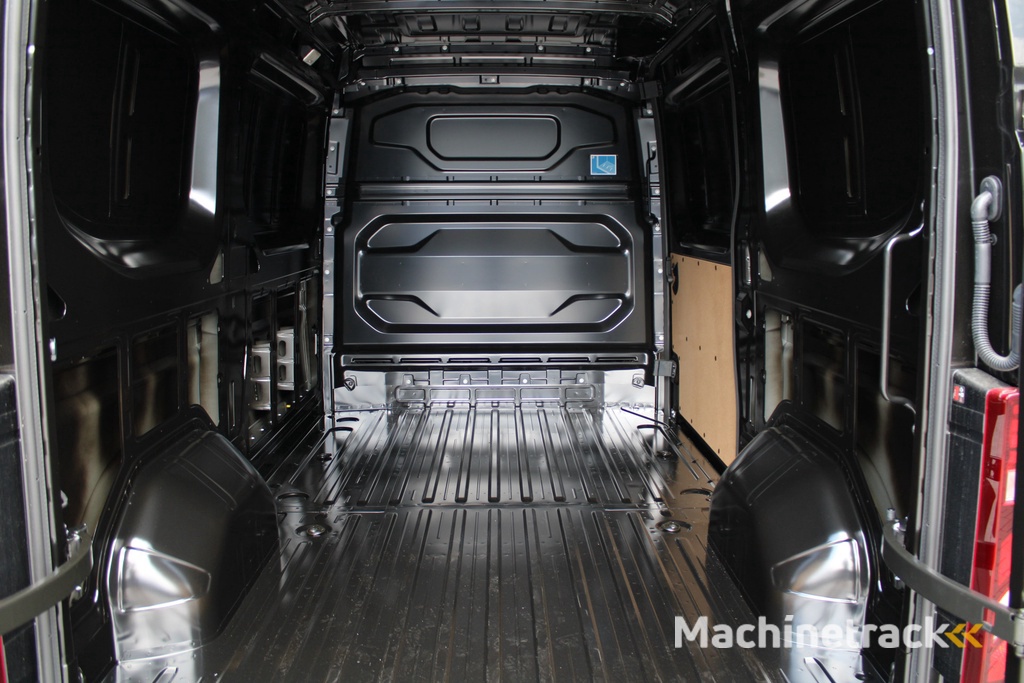 Renault Master T35 2.0 dCi 170pk L2H2 Extra - Navigatie - Camera - 270 gr deuren - Parkeersensoren - Draadloos laden - Rijklaar