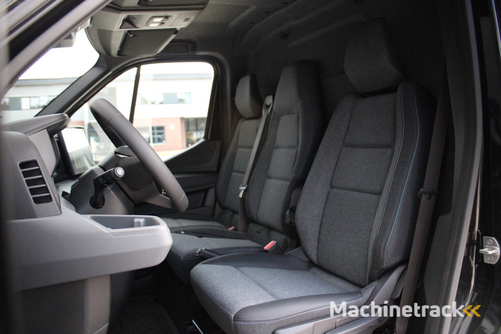 Renault Master T35 2.0 dCi 170pk L2H2 Extra - Navigatie - Camera - 270 gr deuren - Parkeersensoren - Draadloos laden - Rijklaar