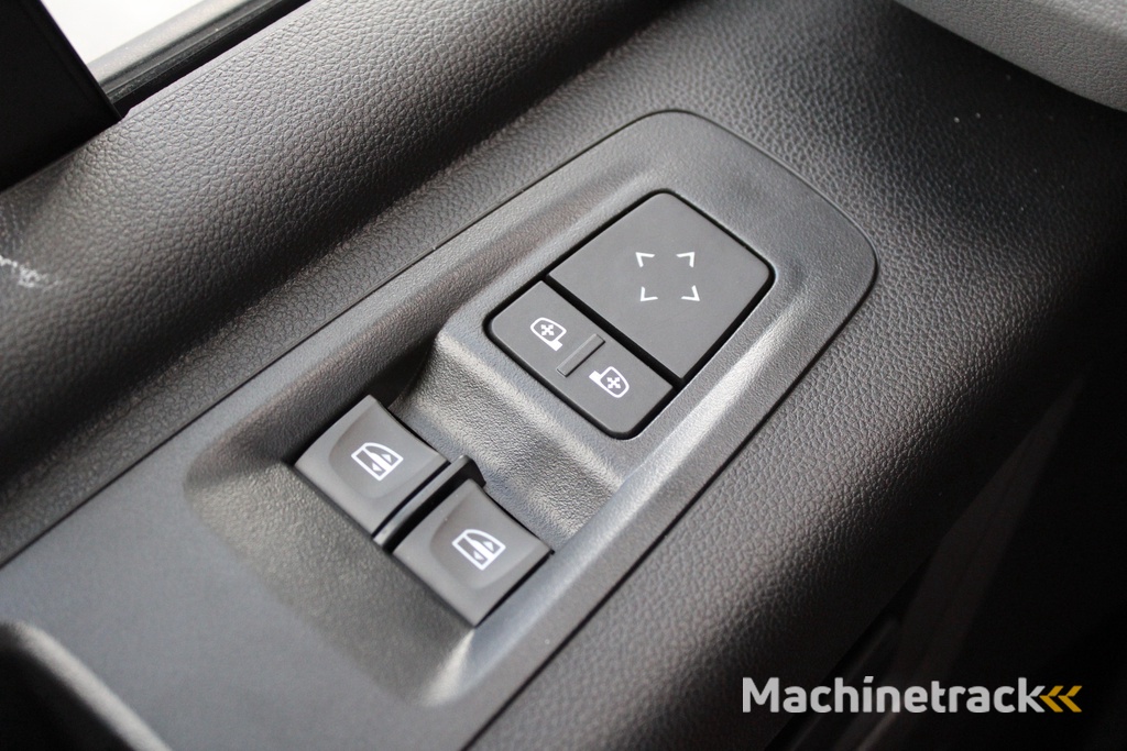 Renault Master T35 2.0 dCi 170pk L2H2 Extra - Navigatie - Camera - 270 gr deuren - Parkeersensoren - Draadloos laden - Rijklaar