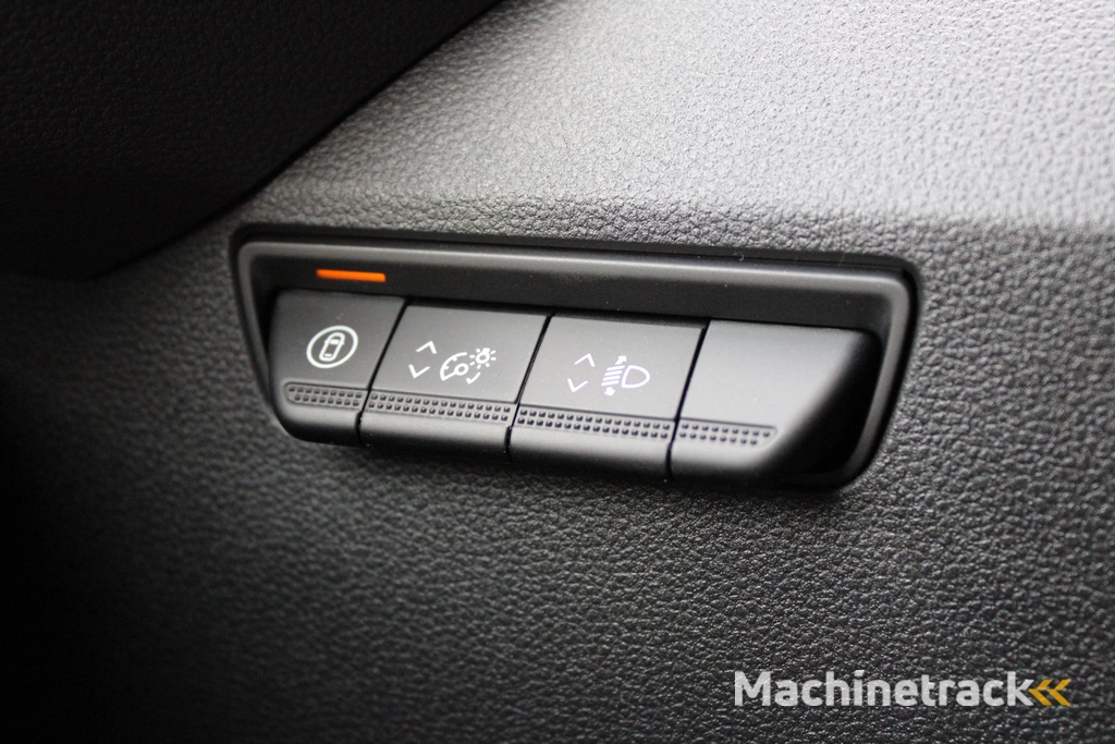 Renault Master T35 2.0 dCi 170pk L2H2 Extra - Navigatie - Camera - 270 gr deuren - Parkeersensoren - Draadloos laden - Rijklaar