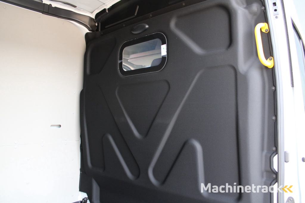 Ford Transit 350 2.0 TDCI L3H2 Trend 130pk Trend - Navigatie - Blind Spot - Adaptive cruise - Camera - 270gr deuren - Trekhaak - Rijklaar