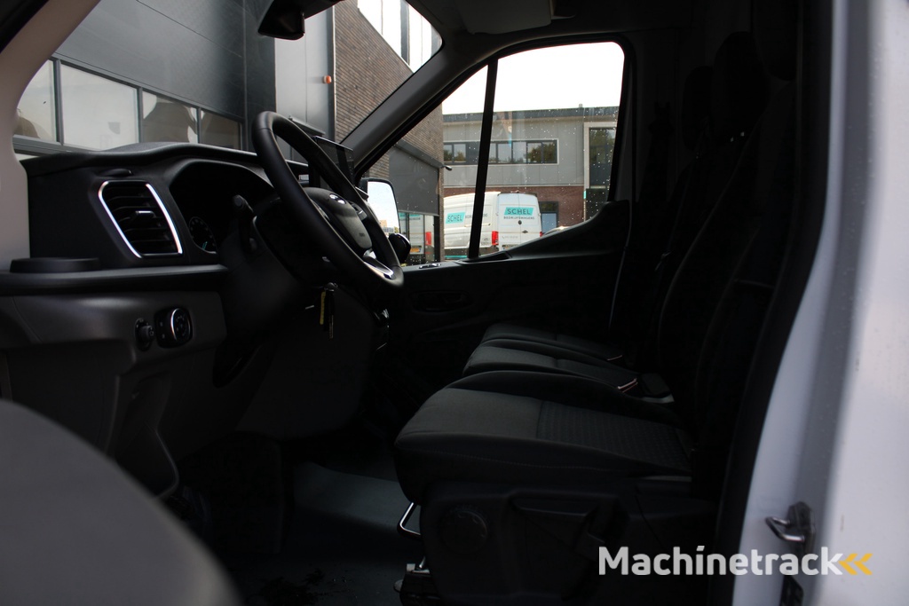 Ford Transit 350 2.0 TDCI L3H2 Trend 130pk Trend - Navigatie - Blind Spot - Adaptive cruise - Camera - 270gr deuren - Trekhaak - Rijklaar