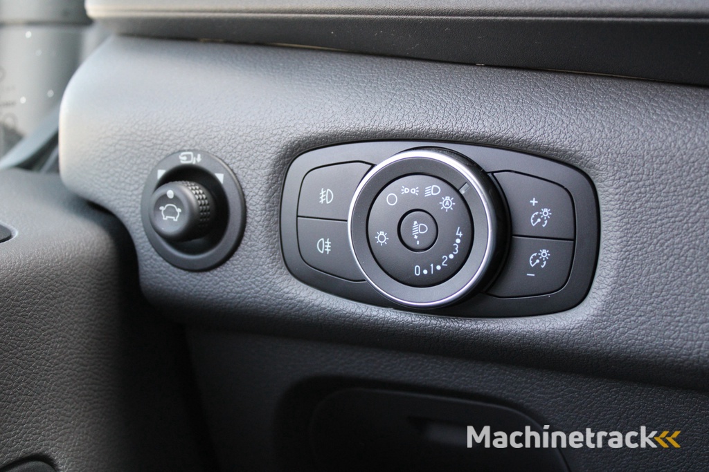 Ford Transit 350 2.0 TDCI L3H2 Trend 130pk Trend - Navigatie - Blind Spot - Adaptive cruise - Camera - 270gr deuren - Trekhaak - Rijklaar