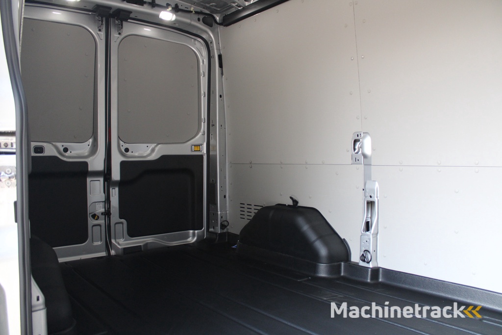 Ford Transit 350 2.0 TDCI L2H2 Trend 130pk - Facelift - Adaptive Cruise - Navigatie - Blind Spot - 360 Camera - Stoel - Stuurverwarming - Rijklaar