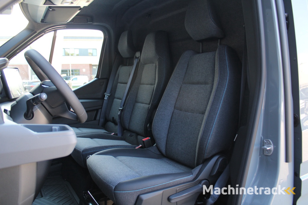 Renault Master T35 2.0 dCi 170pk L2H2 Extra - 2x Schuifdeur - Navigatie - Blind Spot - Camera - Stoelverwarming - Verwarmde voorruit - Rijklaar