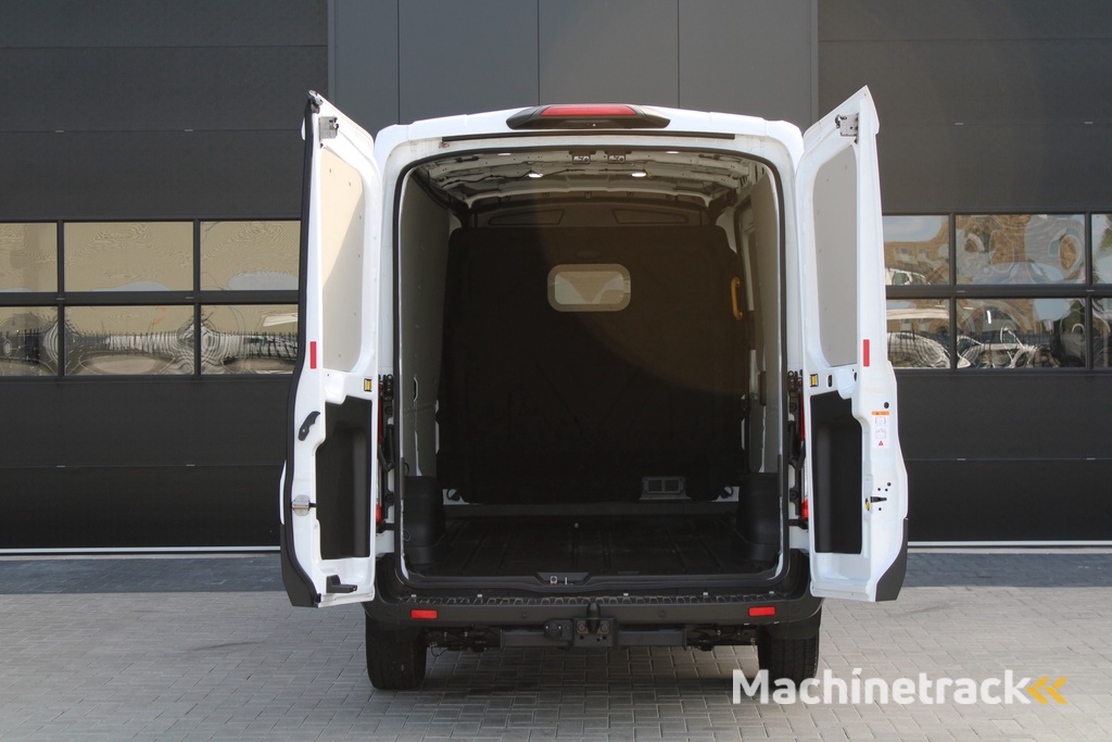 Ford Transit 350 2.0 TDCI L3H2 Trend MHEV 170pk Trend - Navigatie - Blind Spot - Adaptive cruise - Camera - 270gr deuren - Trekhaak - Rijklaar