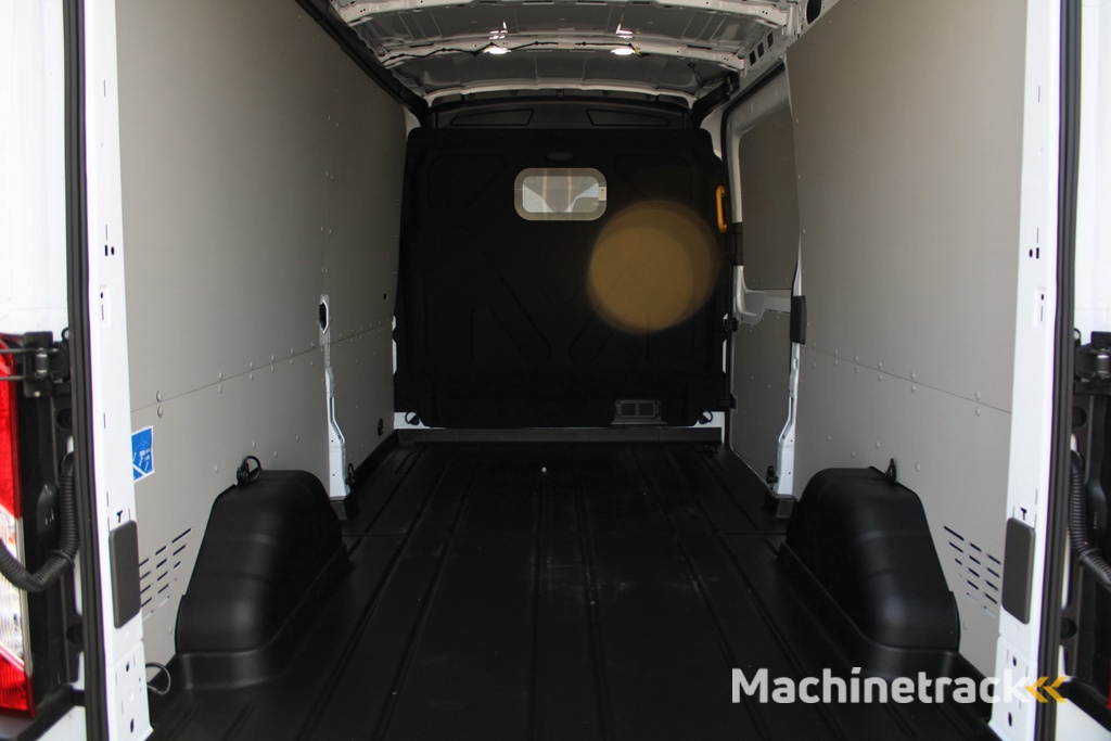 Ford Transit 350 2.0 TDCI L3H2 Trend MHEV 170pk Trend - Navigatie - Blind Spot - Adaptive cruise - Camera - 270gr deuren - Trekhaak - Rijklaar