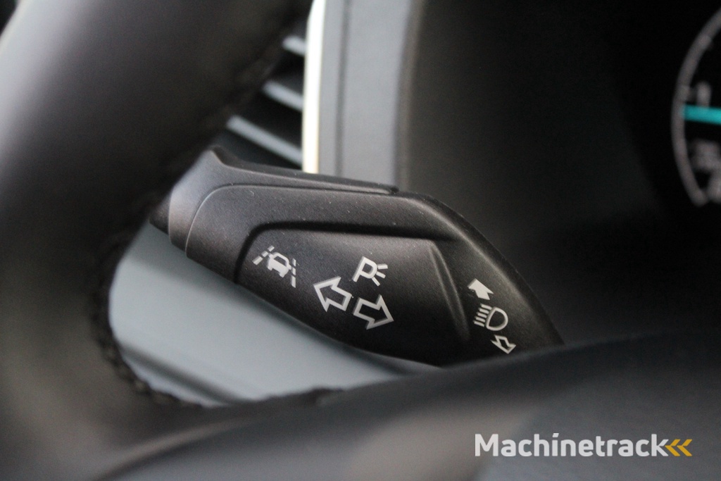 Ford Transit 350 2.0 TDCI L3H2 Trend MHEV 170pk Trend - Navigatie - Blind Spot - Adaptive cruise - Camera - 270gr deuren - Trekhaak - Rijklaar