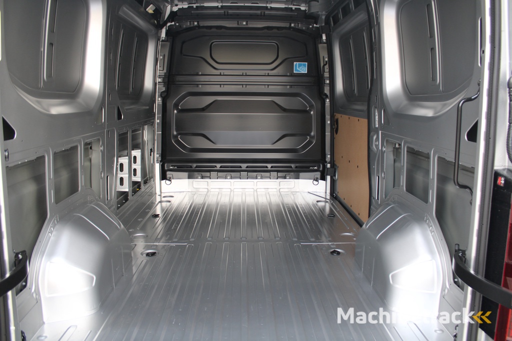 Renault Master T35 2.0 dCi 170pk L2H2 Extra - Navigatie - Camera - 270 gr deuren - Parkeersensoren - Draadloos laden - Rijklaar