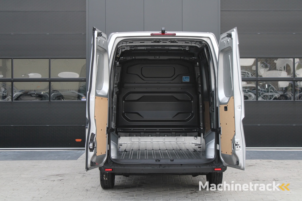 Renault Master T35 2.0 dCi 170pk L2H2 Extra - Navigatie - Camera - 270 gr deuren - Parkeersensoren - Draadloos laden - Rijklaar