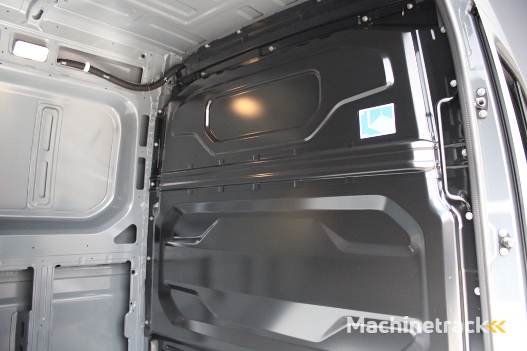 Renault Master T35 2.0 dCi 170pk L2H2 Extra - Navigatie - Camera - 270 gr deuren - Parkeersensoren - Draadloos laden - Rijklaar