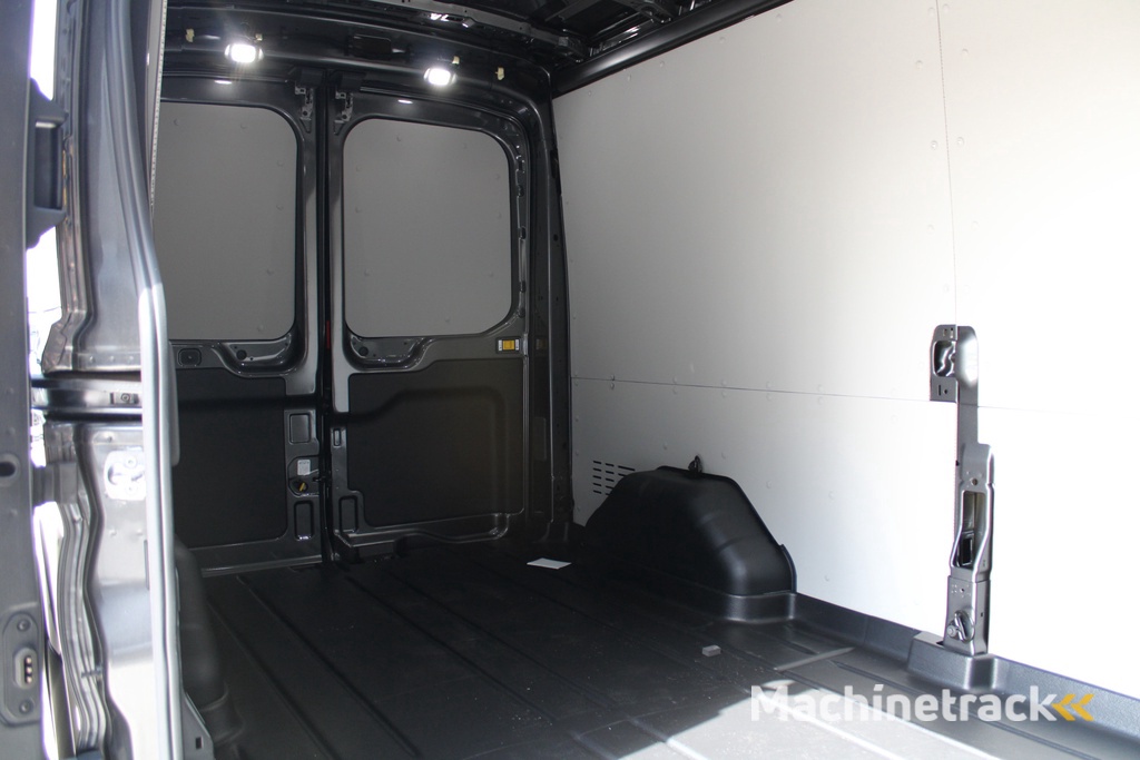 Ford Transit 350 2.0 TDCI L3H2 Trend 130pk Trend - Carplay - Android - 360 Camera - Climate - Cruise - Parkeersensoren - Rijklaar