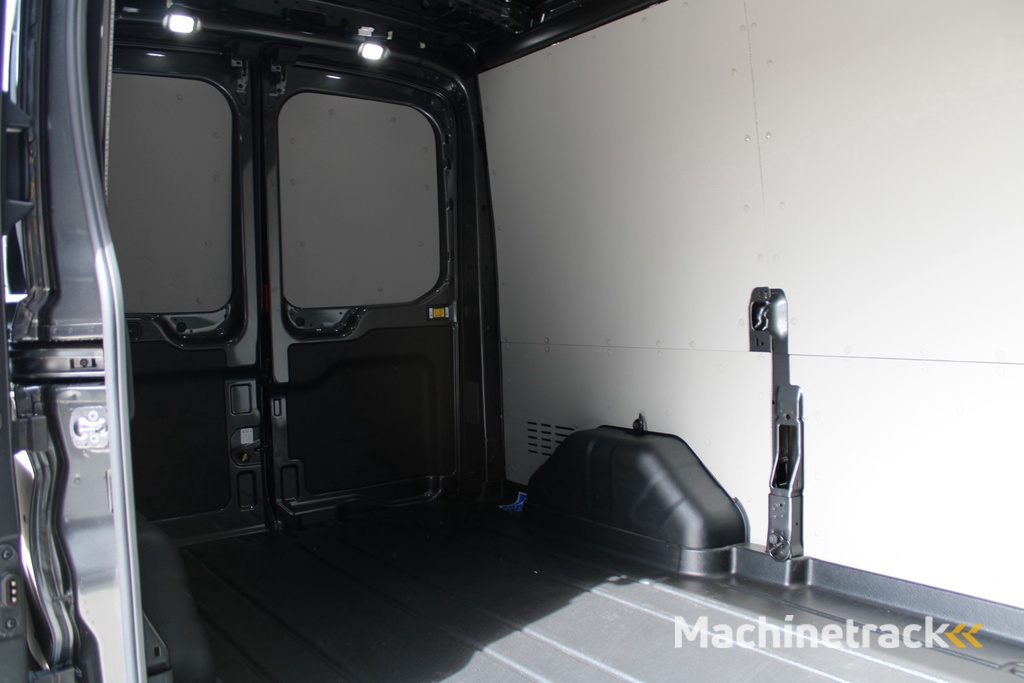 Ford Transit 350 2.0 TDCI L2H2 Trend 165pk - Facelift - Adaptive Cruise - Navigatie - Blind Spot - 360 Camera - Stoel - Stuurverwarming - Rijklaar