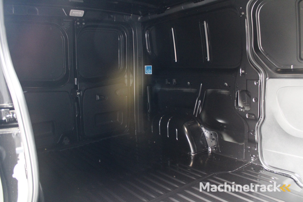 Renault Trafic 2.0 Blue dCi 150pk T30 L2H1 Advance  - 2x Schuifdeur - Achteruitrijcamera - Carplay - Android - Allseason - Trekhaak - Rijklaar