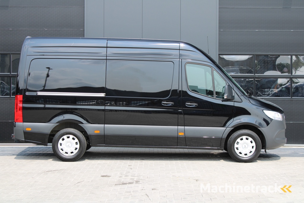 Mercedes-Benz Sprinter 317CDI L2H2 Pro - Mbux 10 - 3.5t Trekhaak - Betimmering - Camera - Carplay - Bind spot - Cruise - Smartphone integratie - Rijklaar