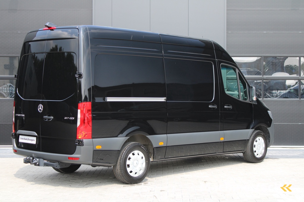Mercedes-Benz Sprinter 317CDI L2H2 Pro - Mbux 10 - 3.5t Trekhaak - Betimmering - Camera - Carplay - Bind spot - Cruise - Smartphone integratie - Rijklaar