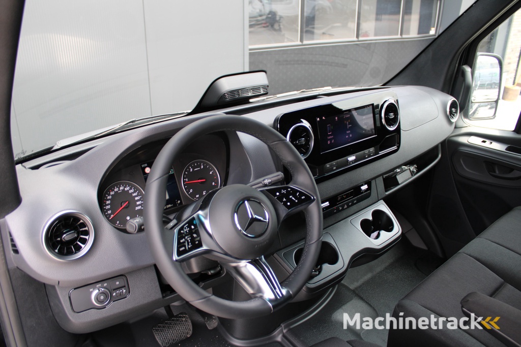 Mercedes-Benz Sprinter 317CDI L2H2 Pro - Mbux 10 - 3.5t Trekhaak - Betimmering - Camera - Carplay - Bind spot - Cruise - Smartphone integratie - Rijklaar