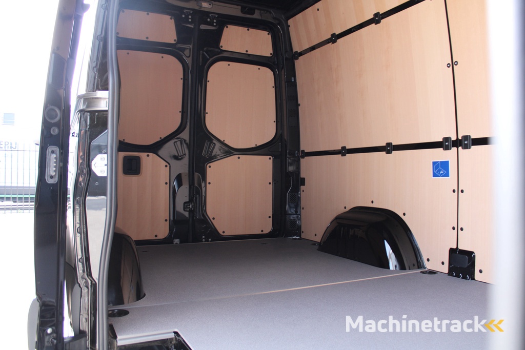 Mercedes-Benz Sprinter 317CDI L2H2 Pro - Mbux 10 - 3.5t Trekhaak - Betimmering - Camera - Carplay - Bind spot - Cruise - Smartphone integratie - Rijklaar