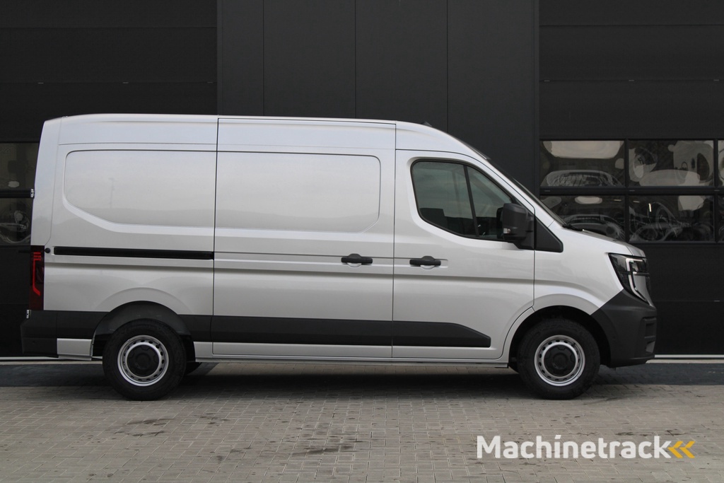 Renault Master T35 2.0 dCi 170pk L2H2 Extra - Navigatie - Camera - 270 gr deuren - Parkeersensoren - Draadloos laden - Rijklaar