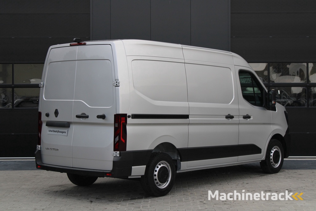 Renault Master T35 2.0 dCi 170pk L2H2 Extra - Navigatie - Camera - 270 gr deuren - Parkeersensoren - Draadloos laden - Rijklaar