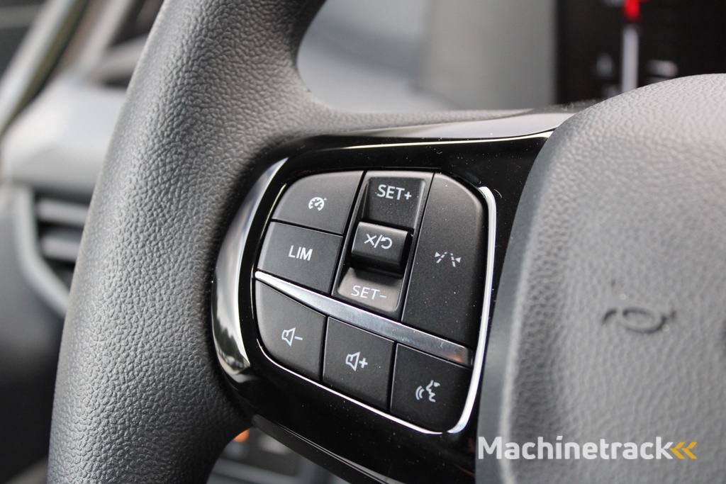 Ford Transit Custom 320 2.0 TDCI L2H1 Trend 136pk  - Carplay - Android - LED koplampen - Stoelverwarming - 70l tank - Rijklaar