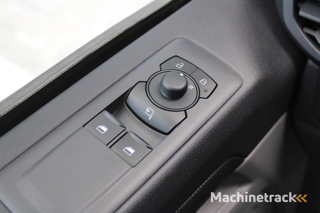 Ford Transit Custom 320 2.0 TDCI L2H1 Trend 170pk - Carplay - Android - Camera - LED - Stoelverwarming - 70l tank - Rijklaar