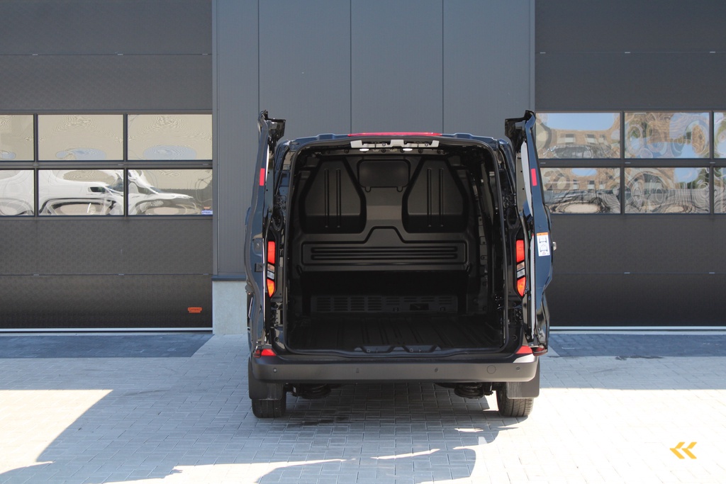 Ford Transit Custom 320 2.5 PHEV L2H1 Trend 232pk - 2x Schuifdeur - Adaptive Cruise - Blind Spot - Navigatie - Camera - Verwarmd Stuur - Rijklaar