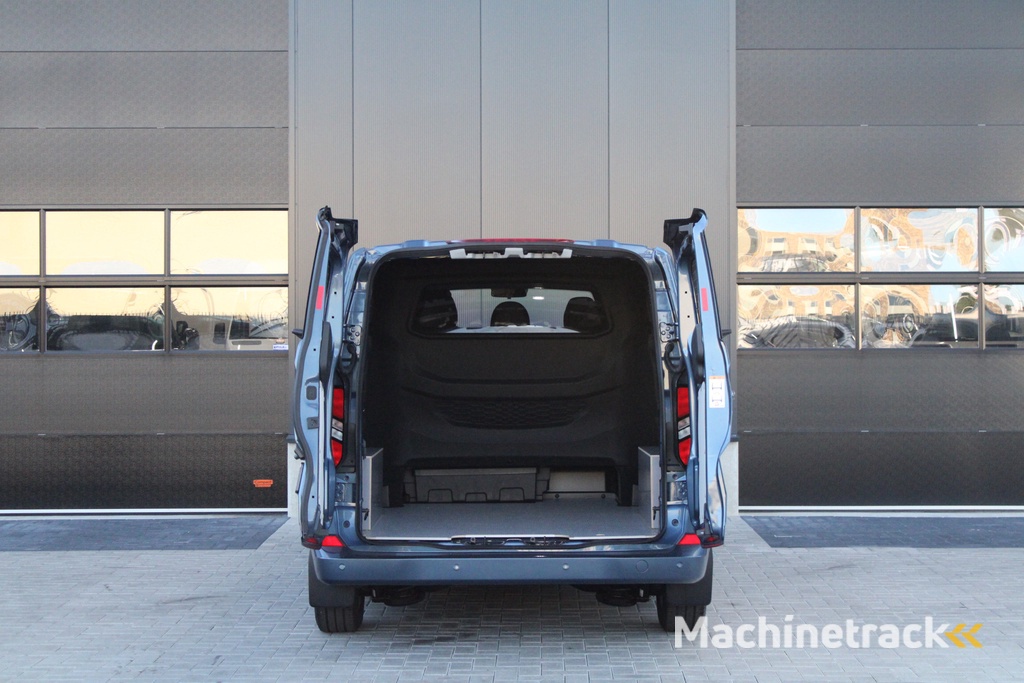 Ford Transit Custom 320 2.0 TDCI L2H1 Limited DC 136pk - 5 Zits - 360 Camera - Blind Spot - Stoelverwarming - Navi - ACC - Rijklaar