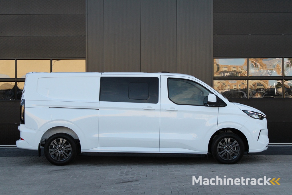 Ford Transit Custom 320 2.0 TDCI L2H1 Limited DC 170pk - 5 Zits - Adaptive Cruise - Navi - 2x Schuifdeur - Verwarmd stuur - 70l tank - 17" LM velgen - Rijklaar