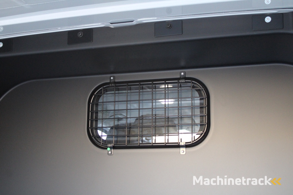 Ford Transit Custom 320 2.0 TDCI L2H1 Limited DC 170pk - 5 Zits - Adaptive Cruise - Navi - 2x Schuifdeur - Verwarmd stuur - 70l tank - 17" LM velgen - Rijklaar