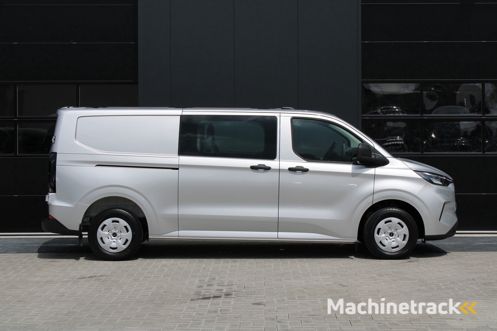 Ford Transit Custom 320 2.0 TDCI L2H1 Trend DC 136pk - 5 zits - Elek Trekhaak - LED - Stoelverwarming - Carplay/Android - Rijklaar
