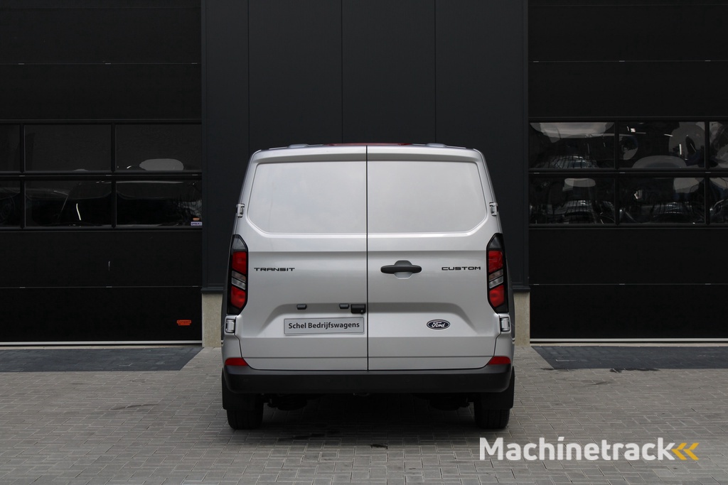 Ford Transit Custom 320 2.0 TDCI L2H1 Trend DC 136pk - 5 zits - Elek Trekhaak - LED - Stoelverwarming - Carplay/Android - Rijklaar