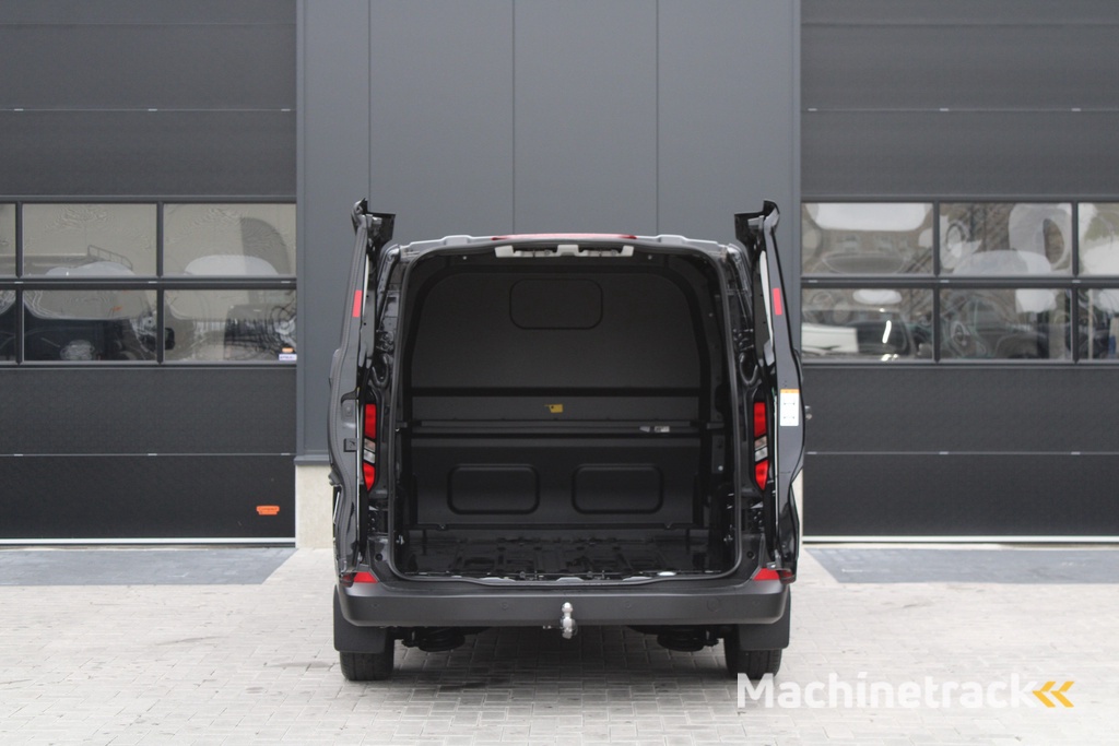 Ford Transit Custom 320 2.0 TDCI L2H1 Trend DC 136pk - Trekhaak - Camera - Stoelverwarming -  Carplay/Android - Rijklaar