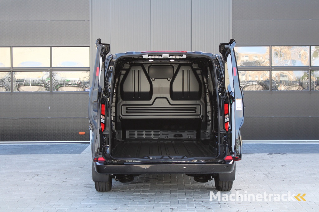 Ford Transit Custom 320 2.0 TDCI L2H1 Limited 150pk - Adaptive Cruise - Verwarmd stuur - Blind spot - Navigatie - Camera - Draadloos laden - Rijklaar