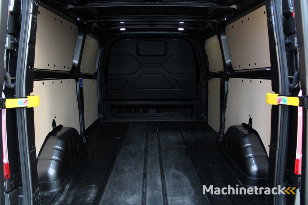 Ford Transit Custom 320 2.0 TDCI L2H1 Sport 185pk - ACC - Trekhaak - Navi - Camera - Stoelverwarming - Blind spot - Xenon - Rijklaar