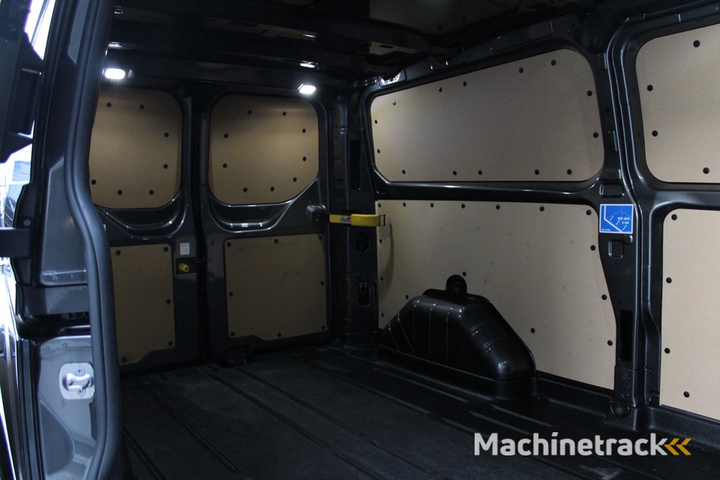 Ford Transit Custom 320 2.0 TDCI L2H1 Sport 185pk - ACC - Trekhaak - Navi - Camera - Stoelverwarming - Blind spot - Xenon - Rijklaar