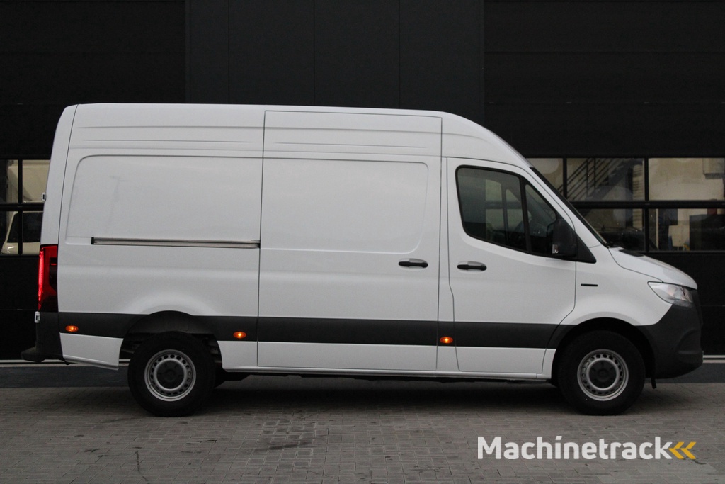 Mercedes-Benz eSprinter 314 L2H2 Pro 56kWh - Carplay - Camera - Betimmering - Cruise - Blind Spot - Rijklaar