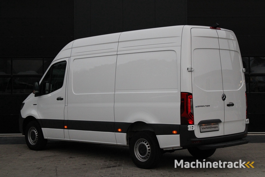 Mercedes-Benz eSprinter 314 L2H2 Pro 56kWh - Carplay - Camera - Betimmering - Cruise - Blind Spot - Rijklaar