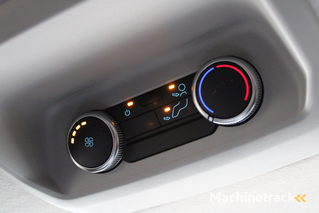 Ford Transit Custom 320 2.5 PHEV L2H1 Limited 232pk 8 Zits - 2x Schuif - Adaptive Cruise - Klimaat achterin - Keyless - Stoel/Stuurverwarming - Excl BTW - Rijklaar