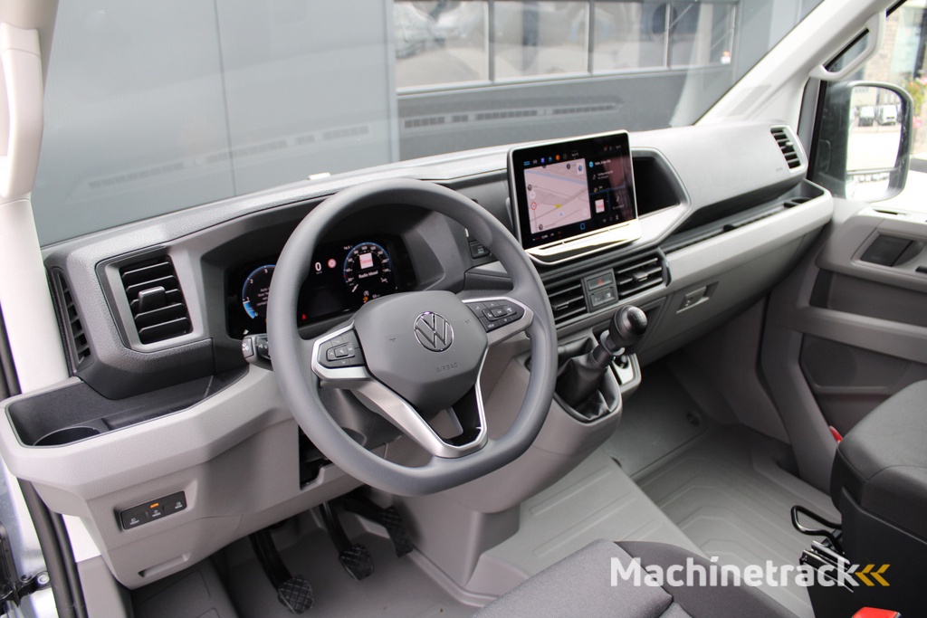 Volkswagen Crafter 30 2.0 TDI L3H3 140pk - Navigatie - DAB - Geveerde Stoel - Camera - Carplay - Rijklaar