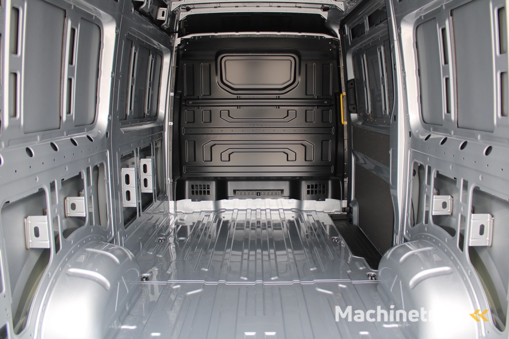 Volkswagen Crafter 30 2.0 TDI L3H3 140pk - Navigatie - DAB - Geveerde Stoel - Camera - Carplay - Rijklaar