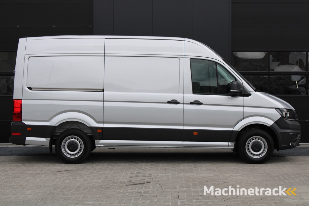 Volkswagen Crafter 30 2.0 TDI L3H3 140pk - Navigatie - DAB - Geveerde Stoel - Camera - Carplay - Rijklaar